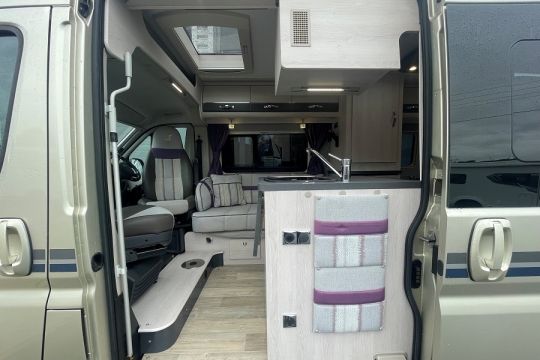 auto-sleepers-kingham-interior-looking-in.jpg