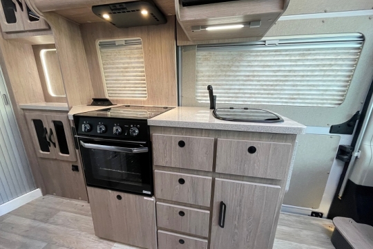 auto-sleepers-kingham-lxv-interior-kitchen.jpg