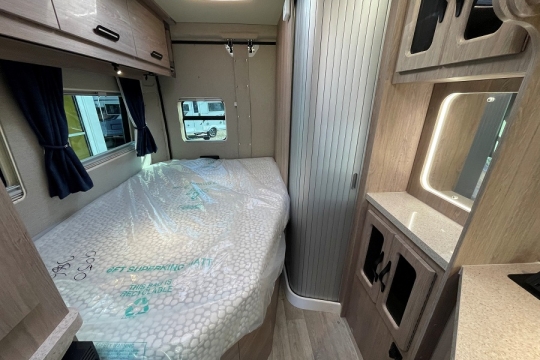 auto-sleepers-kingham-lxv-interior-fixed-french-bed.jpg