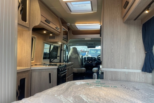 auto-sleepers-kingham-lxv-interior-to-front.jpg