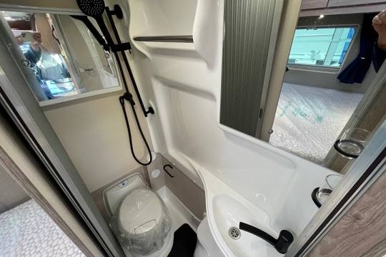 auto-sleepers-kingham-lxv-interior-washroom.jpg