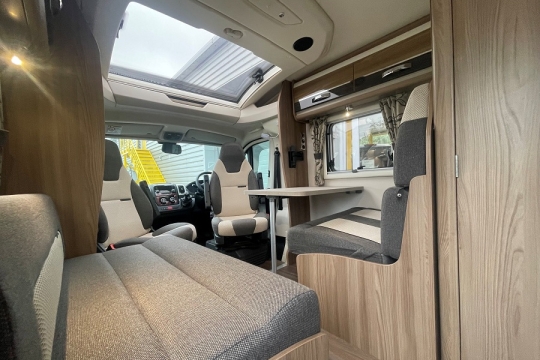 bessacarr 494-interior-door-to-front.jpg
