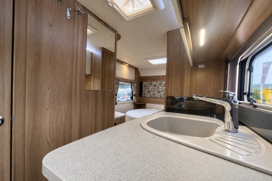 bessacarr 494-interior-door-to-rear.jpg