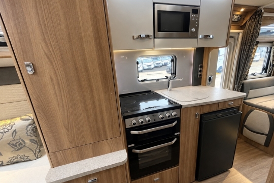 bessacarr 494-interior-kitchen.jpg