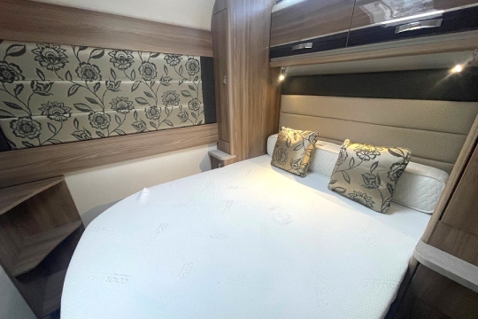 bessacarr 494-interior-island-bed.jpg