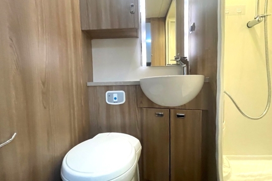 bessacarr 494-interior-washroom-2.jpg