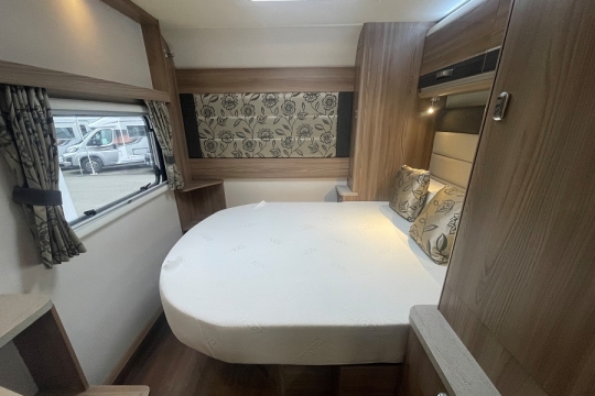 bessacarr 494-interior-bedroom.jpg