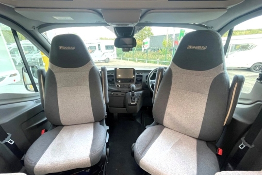 chausson-640-interior-cab.jpg