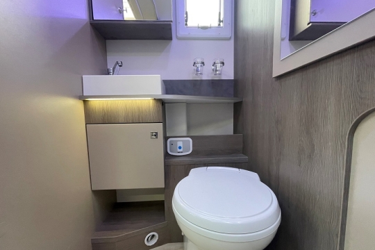 chausson-640-interior-washroom-2.jpg