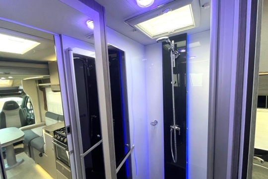 chausson-640-interior-shower.jpg