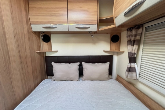 bailey-approach-autograph-740-interior-headboard.jpg