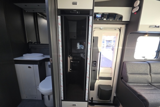 swift-trekker-594-interior-hab-door-side.jpg