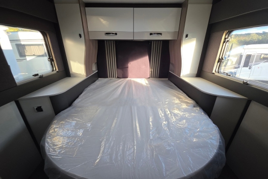swift-trekker-594-interior-bed.jpg