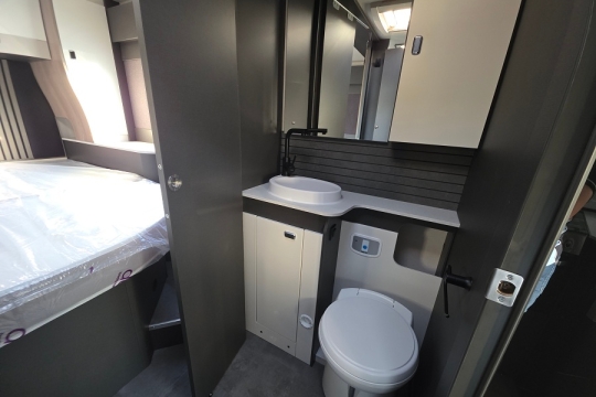 swift-trekker-594-interior-bathroom.jpg